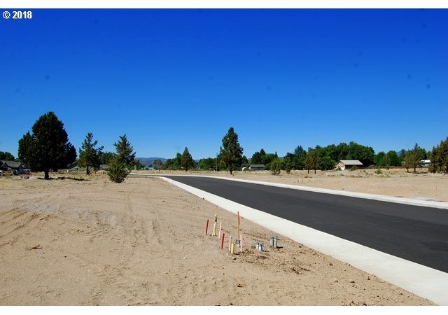 16 Northeast Colleen Road Prineville, OR 97754 - Photo 2 of 16
