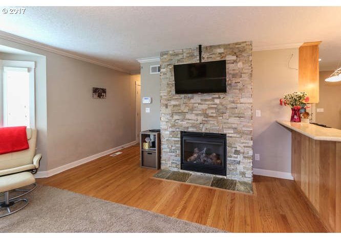 12511 Southwest Boones Ferry Road Lake Oswego, OR 97035 - Photo 6 of 27 Gallery Image 6