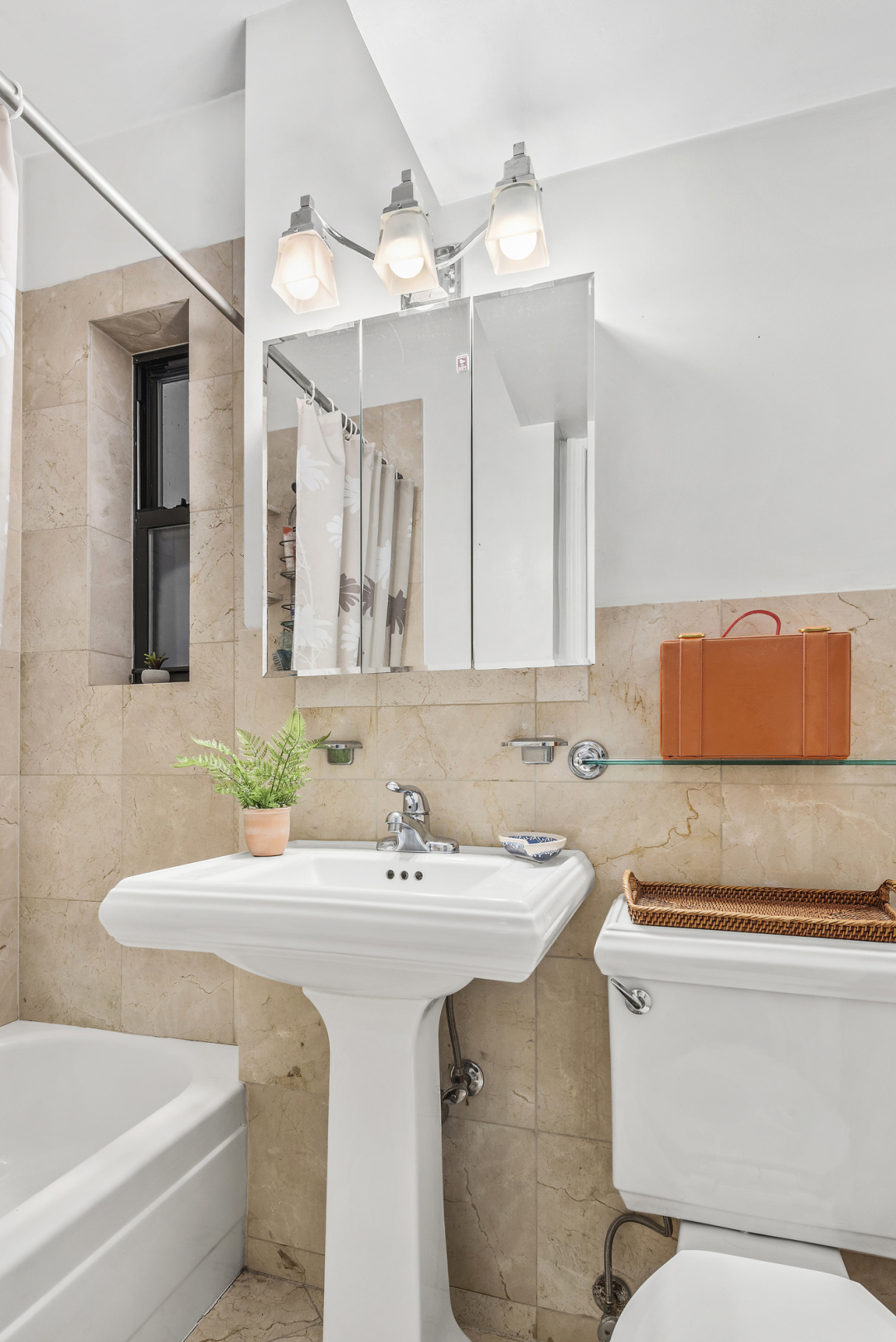 209 East 25th Street, Unit 2E Manhattan, NY 10010 - Photo 4 of 4