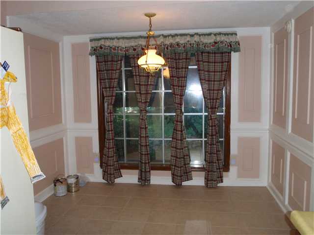 2923 Invergarry Road Memphis, TN 38128 - Photo 5 of 12 Breakfast area and kitchen feature ceramic tile and fresh paint. Watch the birds out the huge window.