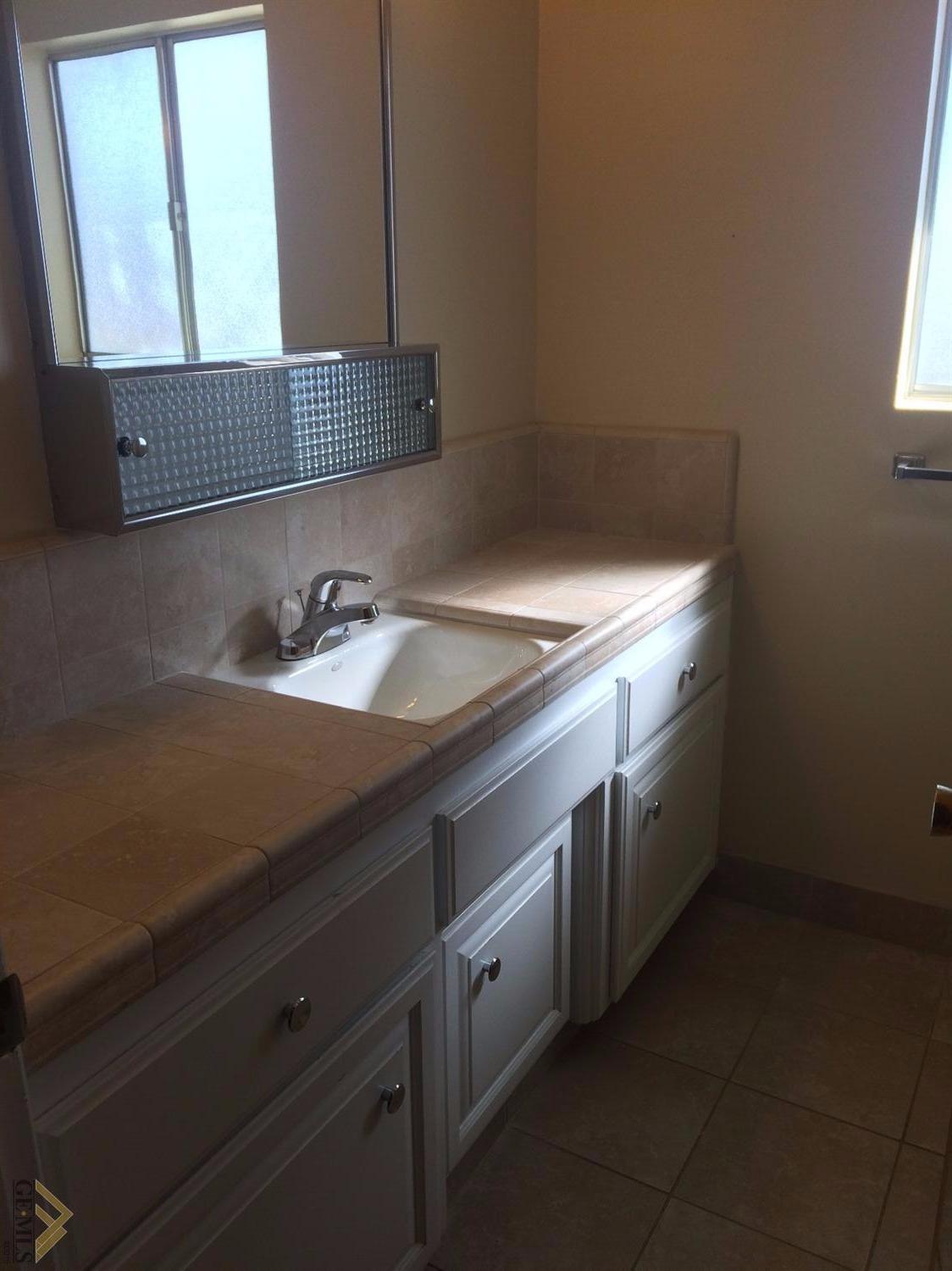 3204 Olympic Drive Bakersfield, CA 93308 - Photo 8 of 9