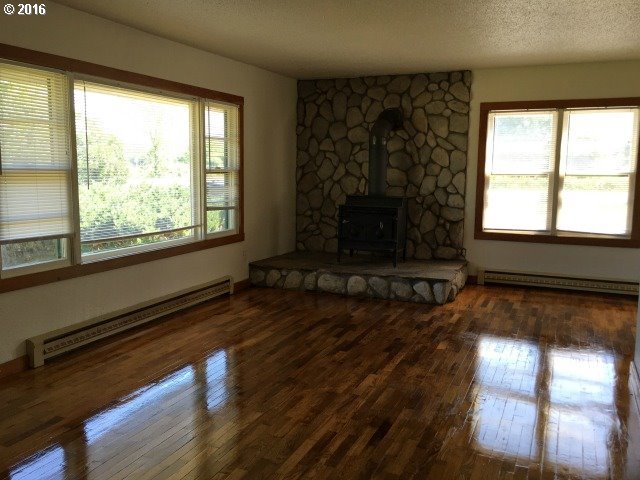 1489 Plat I Road Sutherlin, OR 97479 - Photo 4 of 21
