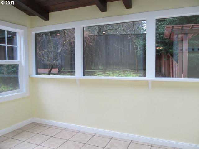9705 Southwest Lancaster Road Portland, OR 97219 - Photo 4 of 16 Gallery Image 4