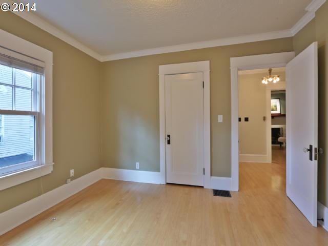 1738 Southeast 25th Avenue Portland, OR 97214 - Photo 12 of 16