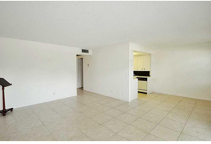 1030 Exeter, Unit 1030 Boca Raton, FL 33434 - Photo 2 of 19
