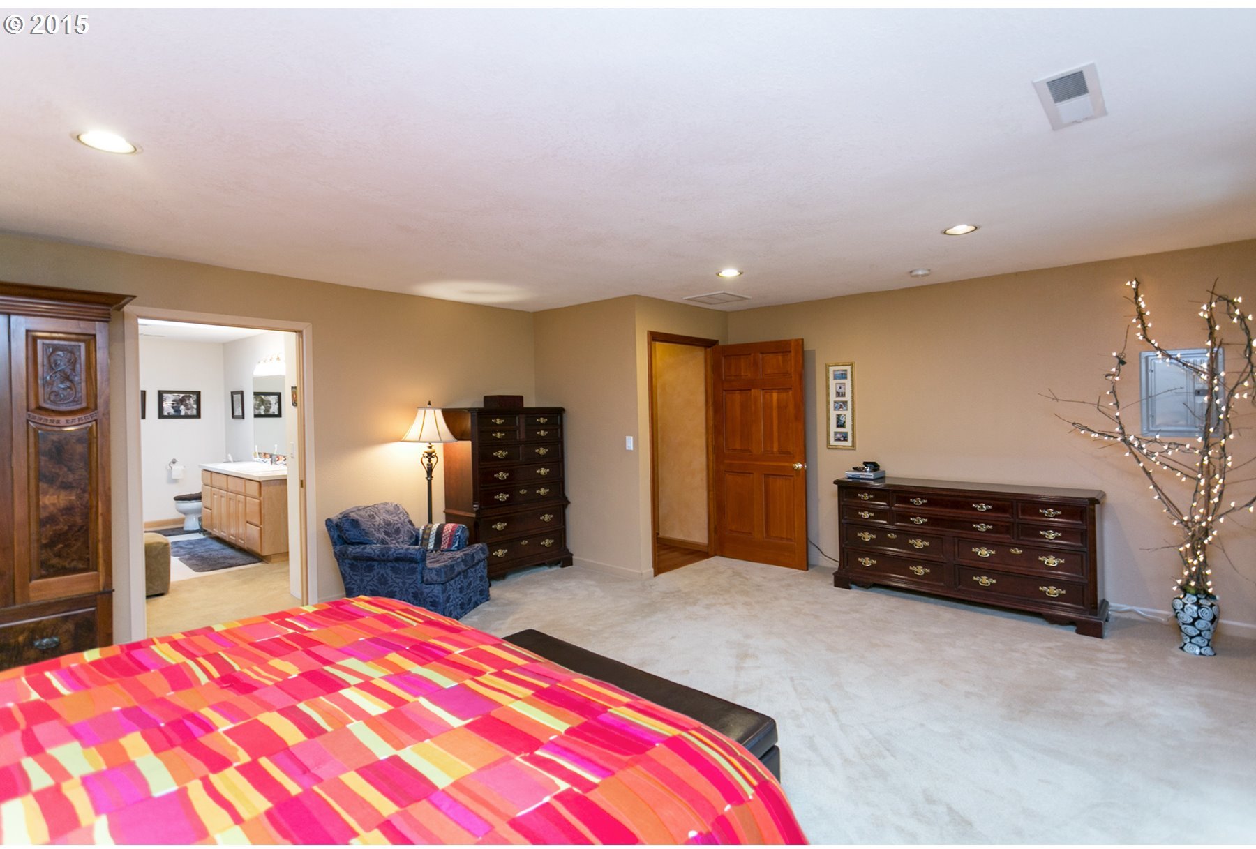 14135 Southwest Hargis Road Beaverton, OR 97008 - Photo 9 of 32 Gallery Image 9
