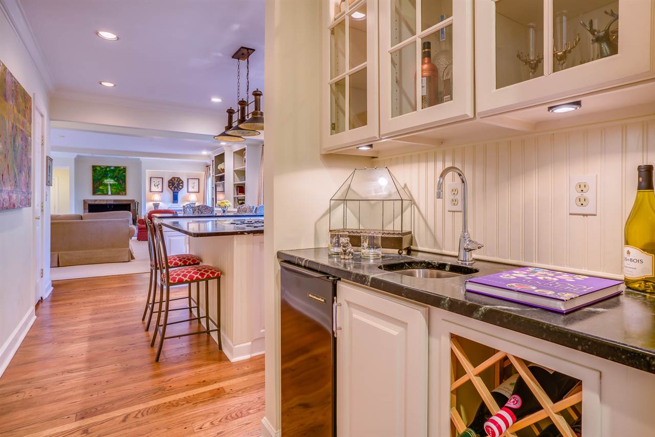 3686 Walnut Grove Road Memphis, TN 38111 - Photo 8 of 23 Icemaker and storage for your entertaining needs.