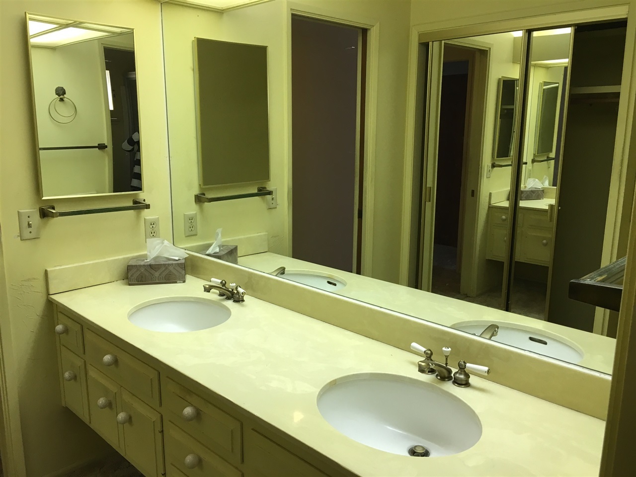 2202 M And R Ranch Road Fallbrook, CA 92028 - Photo 6 of 25 Master Bath.