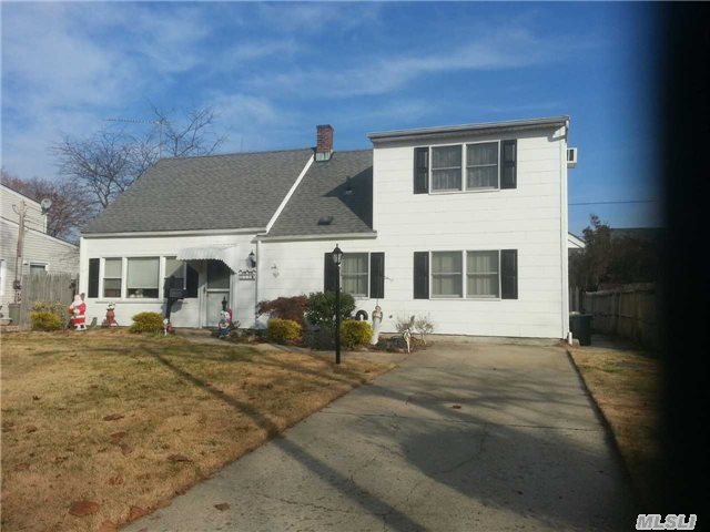 333 Loring Road Levittown, NY 11756 - Photo 1 of 10 Gallery Image 1