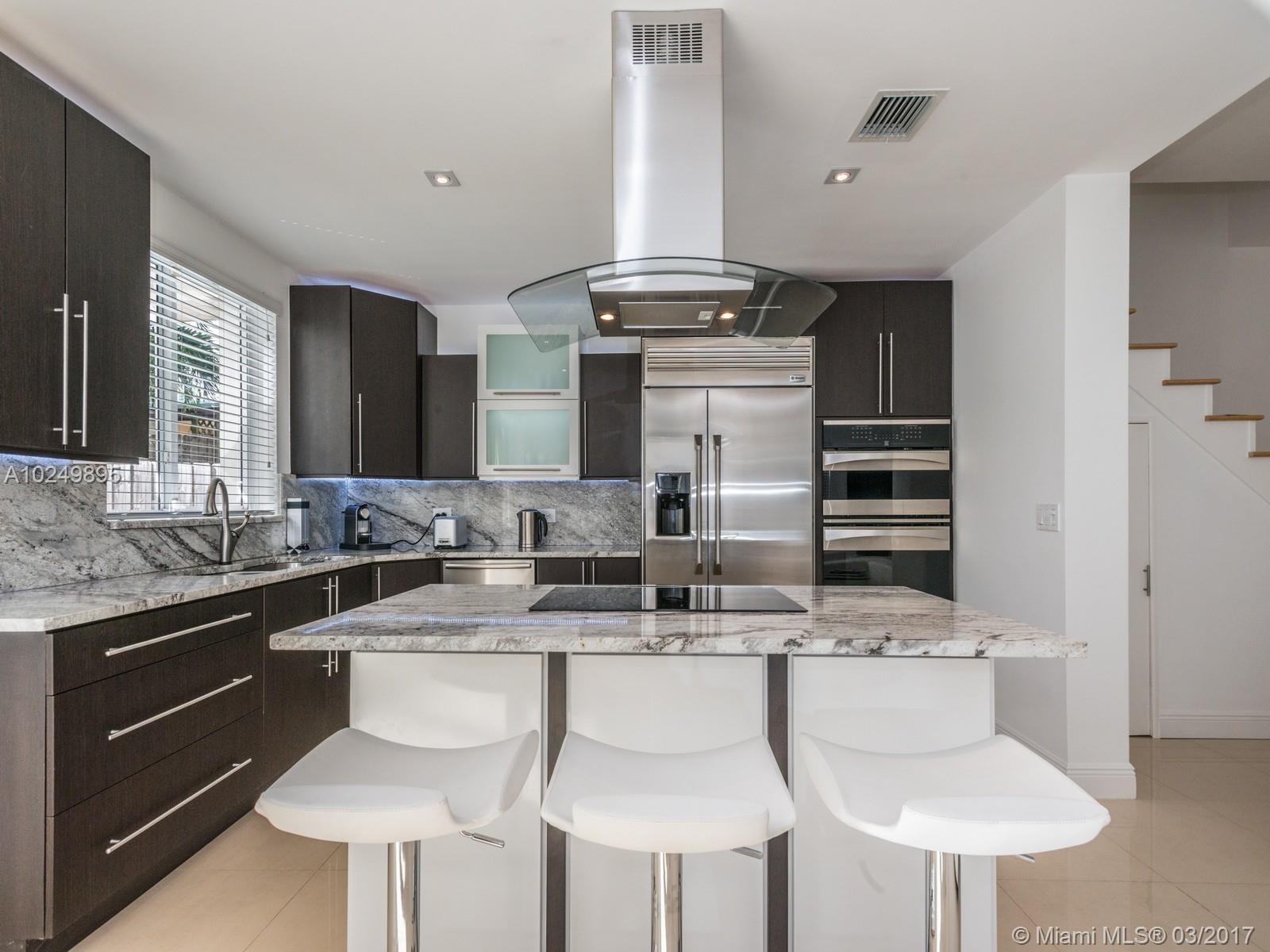 152 Southwest 20th Road Miami, FL 33129 - Photo 3 of 24