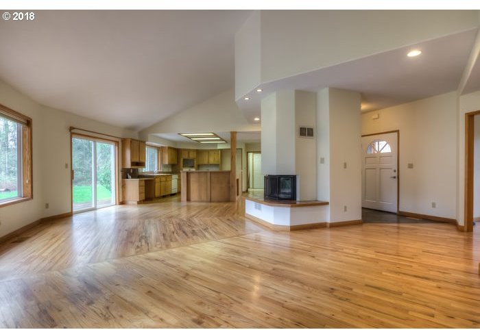 17535 South Abiqua Road Northeast Silverton, OR 97381 - Photo 6 of 32 Gallery Image 6