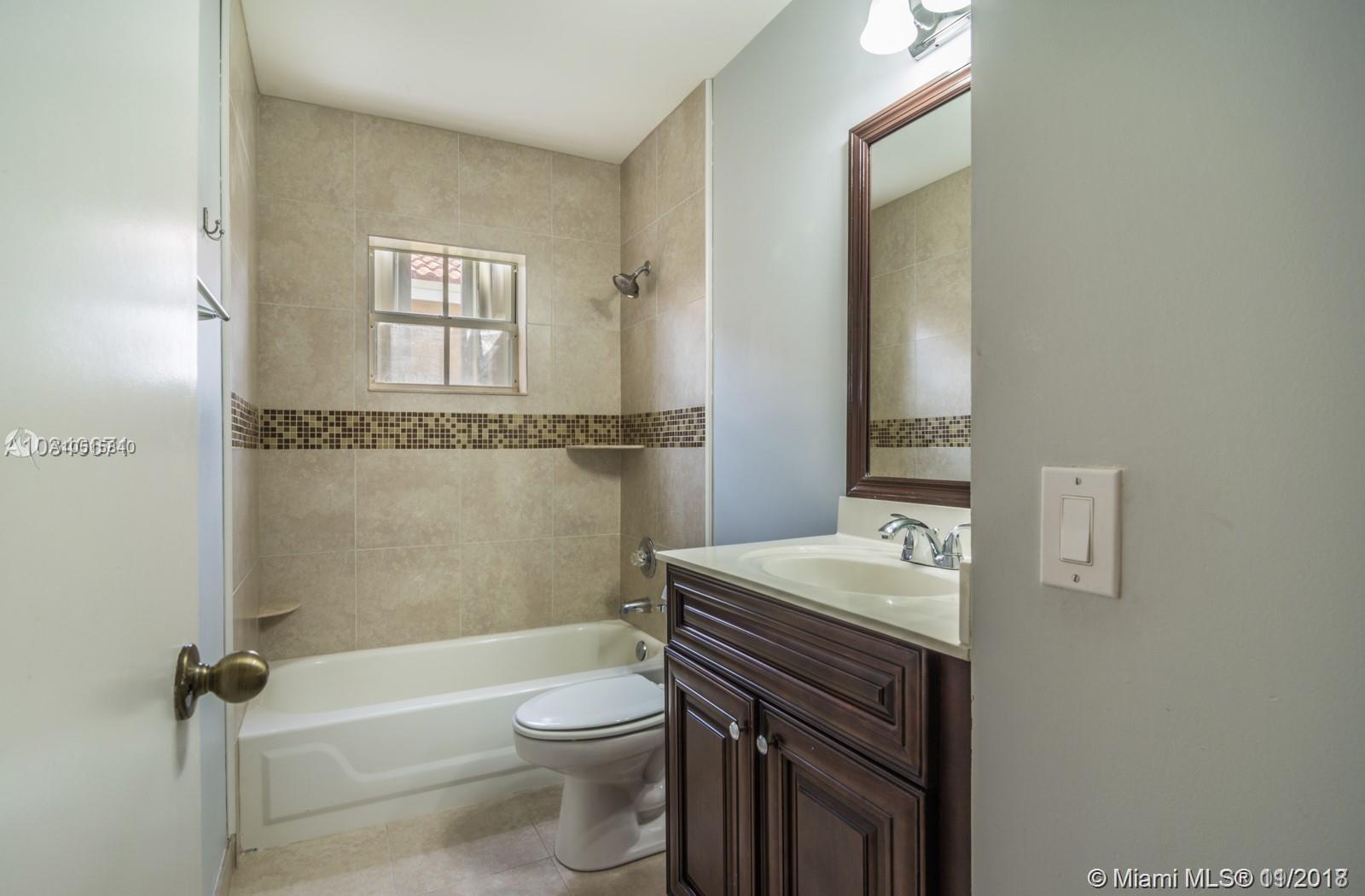 805 Falling Water Road Weston, FL 33326 - Photo 12 of 22 Gallery Image 12