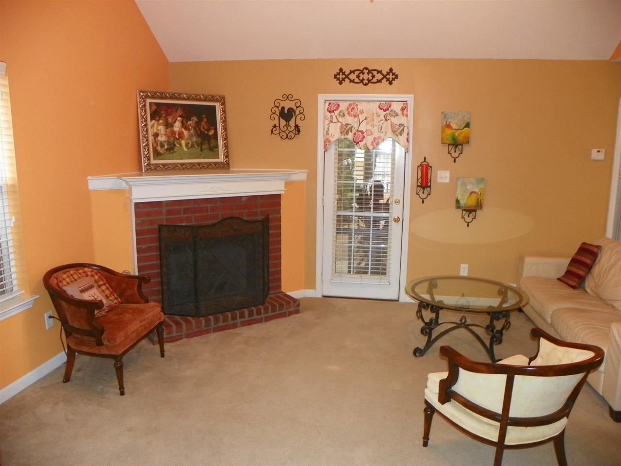 10097 Cross Ridge Road Cordova, TN 38018 - Photo 2 of 18 Open, airy family room / kitchen. Gas log fireplace. 2" blinds.