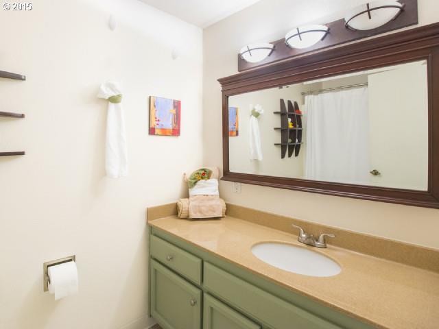 5630 South Riverside Lane, Unit 22 Portland, OR 97239 - Photo 11 of 16 Gallery Image 11