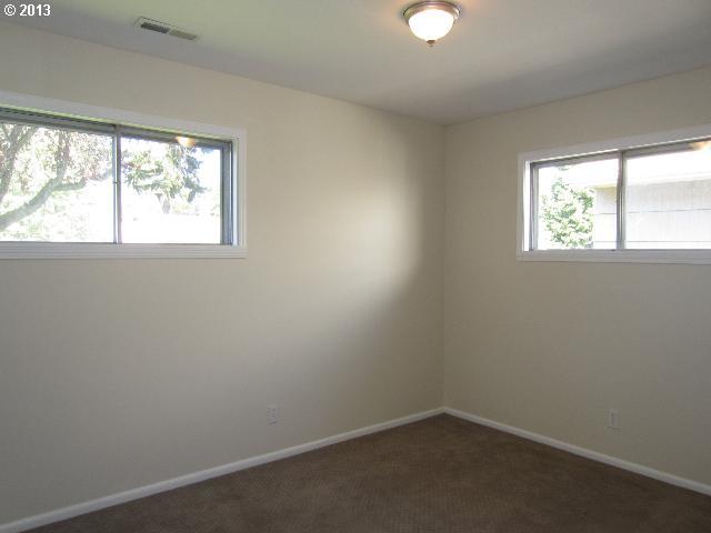 3133 Maple Street Longview, WA 98632 - Photo 7 of 16 Gallery Image 7
