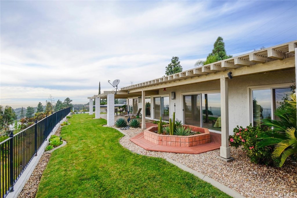 754 Vía Montevideo Claremont, CA 91711 - Photo 31 of 44