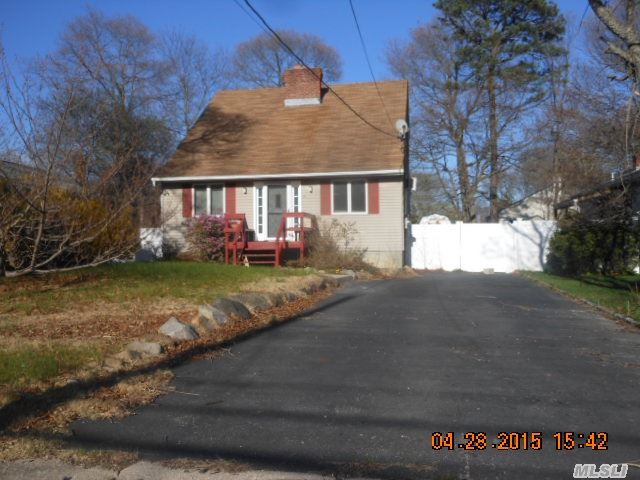 95 Hounslow Road Shirley, NY 11967 - Photo 2 of 15 Gallery Image 2