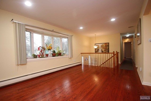 27 Cole Road Fairfield, NJ 07004 - Photo 8 of 19