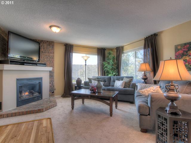 1839 Southwest 34th Street Gresham, OR 97080 - Photo 4 of 16 Gallery Image 4