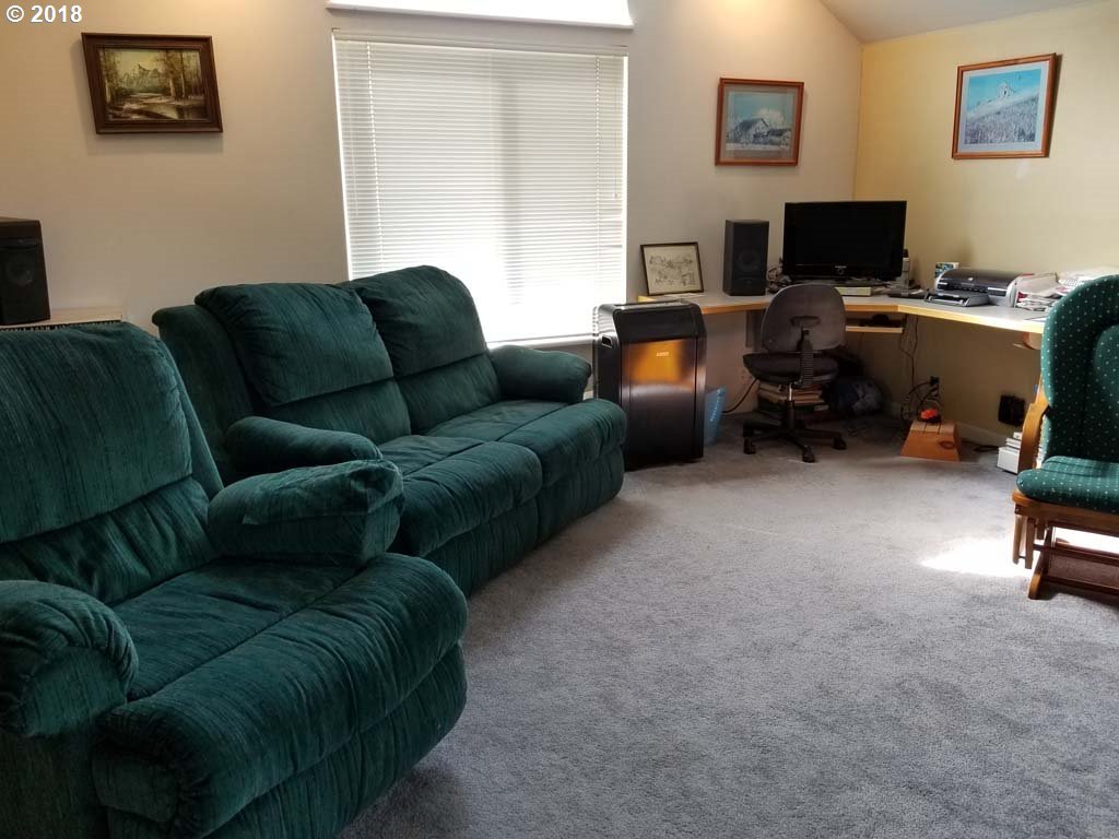 271 A South Fairway Road Wamic, OR 97063 - Photo 13 of 28 Gallery Image 13