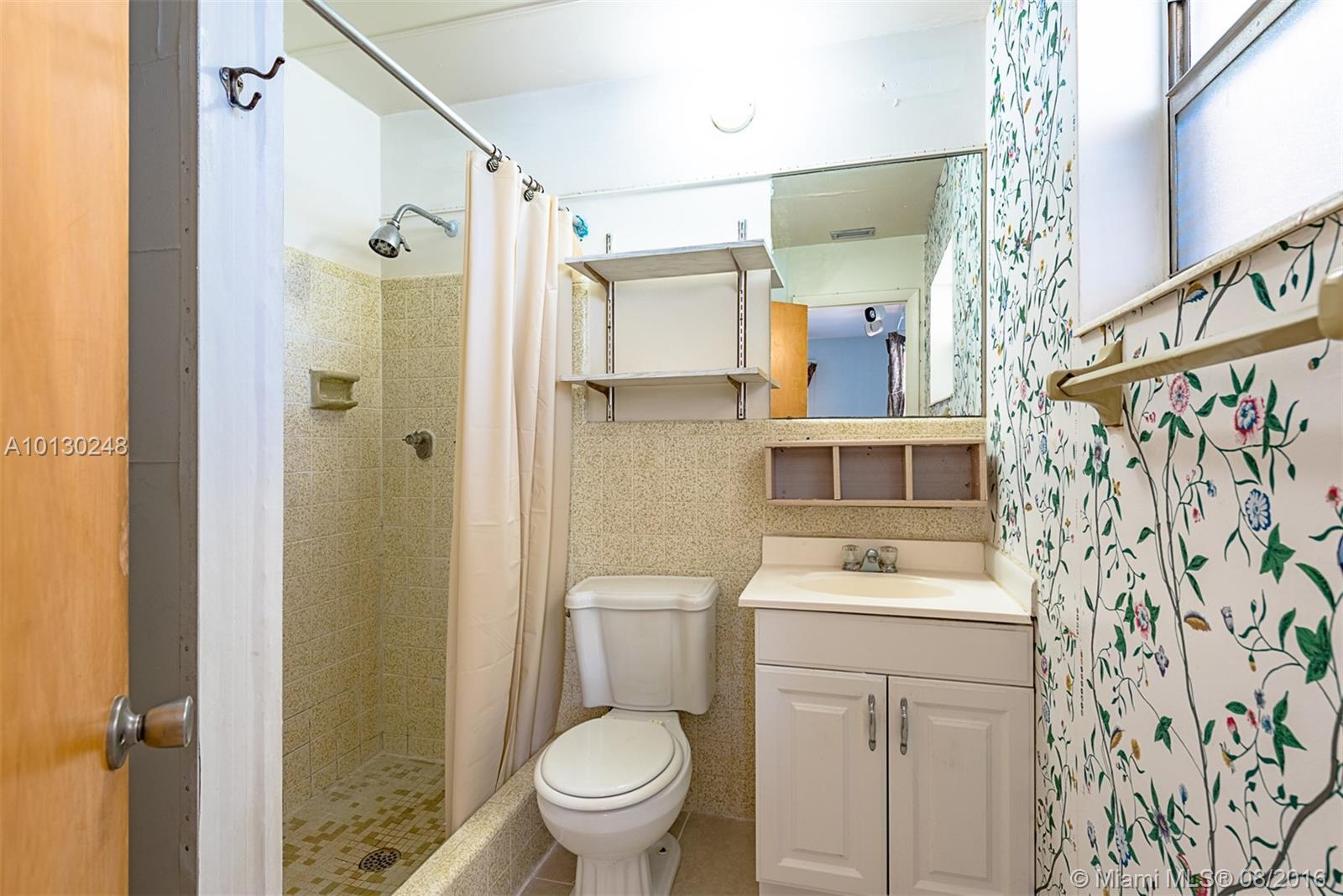 457 Los Altos Road Palm Springs, FL 33461 - Photo 8 of 19 Gallery Image 8