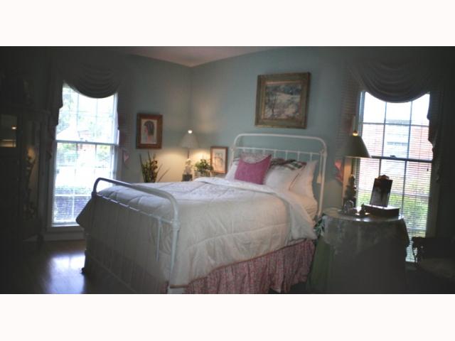 4629 Shady Grove Road Memphis, TN 38117 - Photo 9 of 12 Spacious second bedroom with wonderful hardwood floors and smooth ceilings. Closet space with elaborate closet system as well.