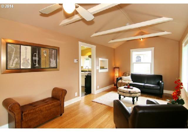 8431 Southwest 27th Avenue Portland, OR 97219 - Photo 7 of 16 Gallery Image 7