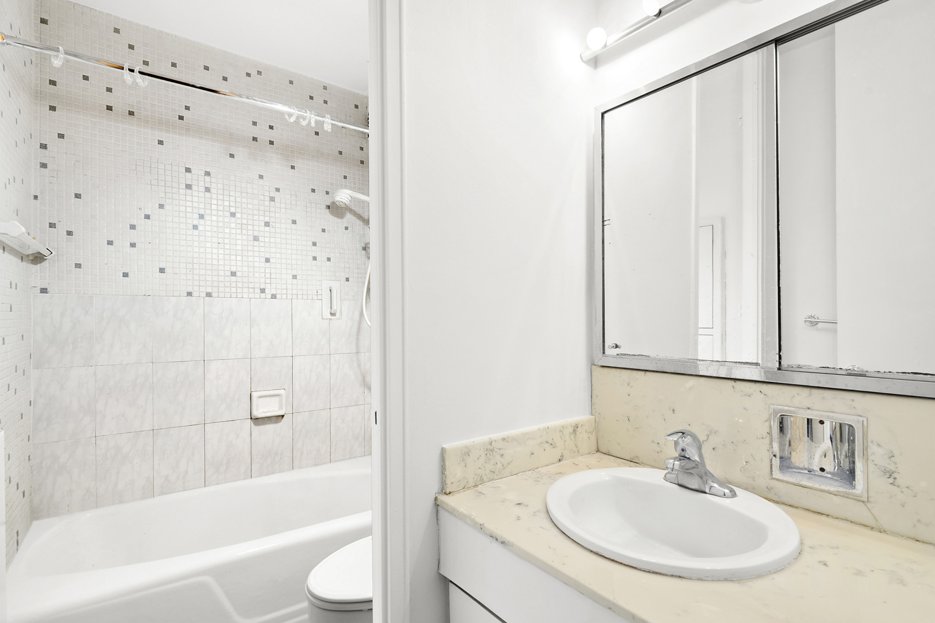 300 East 40th Street, Unit 3P Manhattan, NY 10016 - Photo 4 of 7