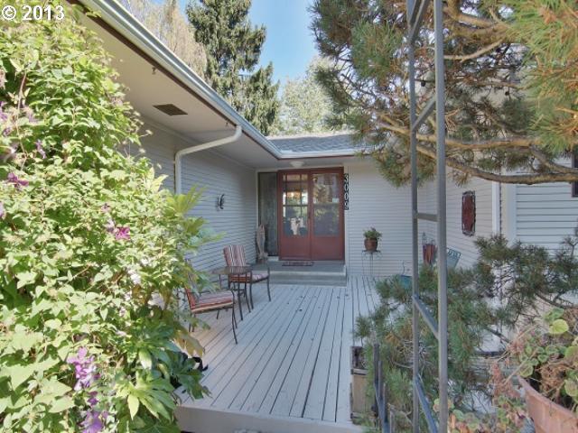 3009 Southwest Ridge Drive Portland, OR 97219 - Photo 2 of 15 Gallery Image 2