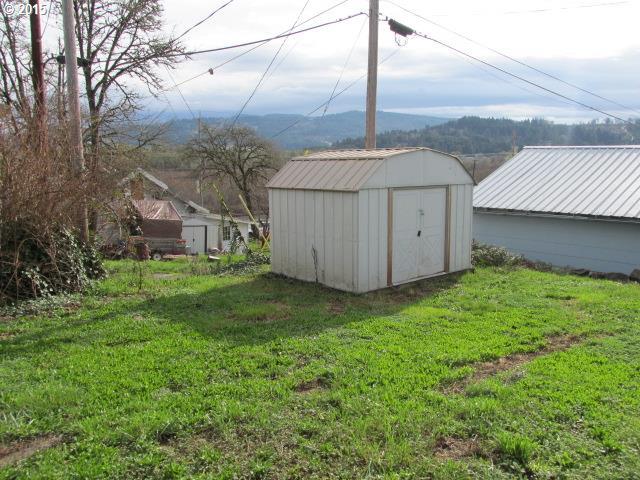 196 Applegate Street Yoncalla, OR 97499 - Photo 11 of 12