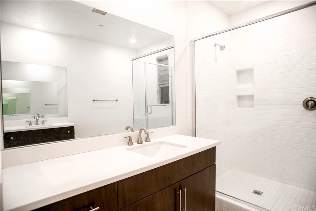 112 Acamar Irvine, CA 92618 - Photo 10 of 14 Bathroom