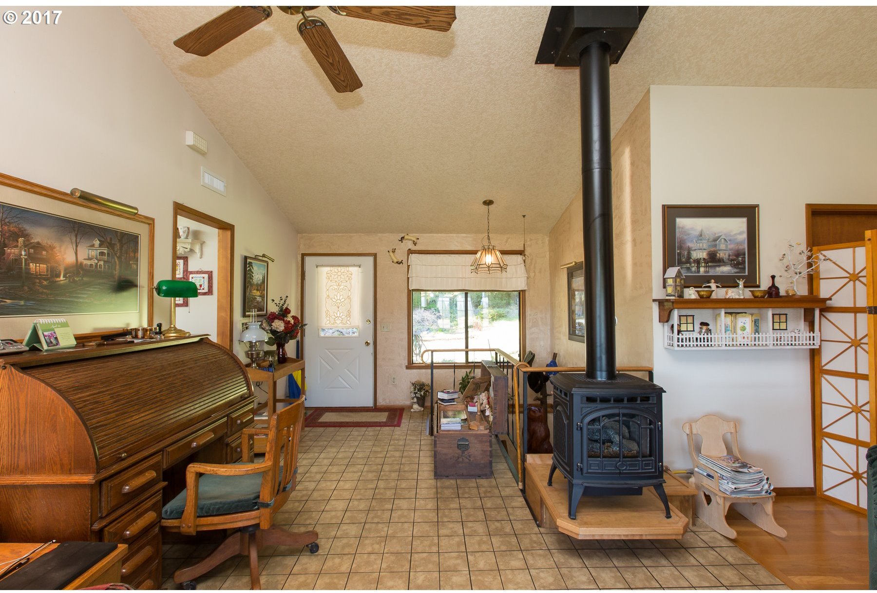 1349 Country Club Road Hood River, OR 97031 - Photo 5 of 26 Gallery Image 5