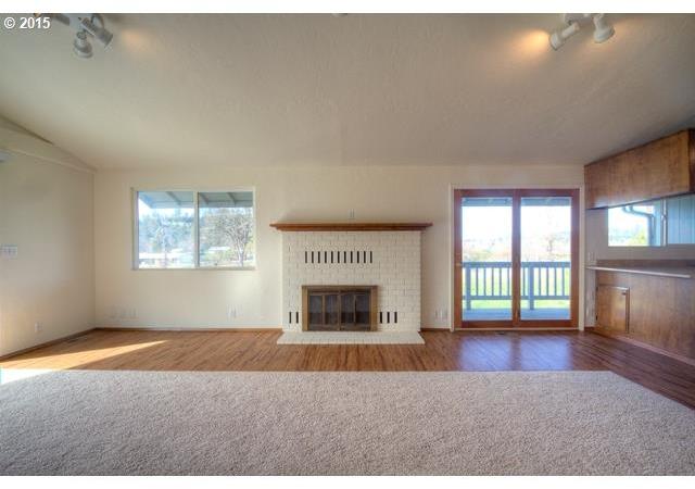 5581 Jerome Prairie Road Grants Pass, OR 97527 - Photo 3 of 16 Gallery Image 3