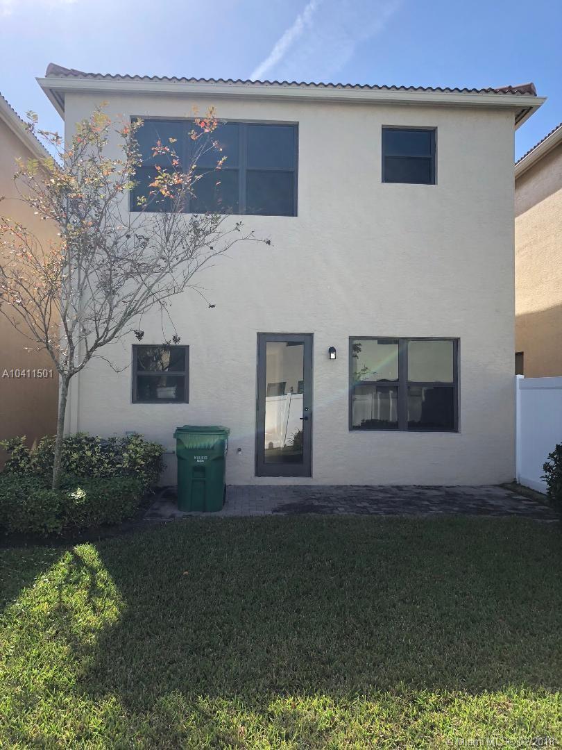 673 Northeast 191st Street Miami, FL 33179 - Photo 4 of 7