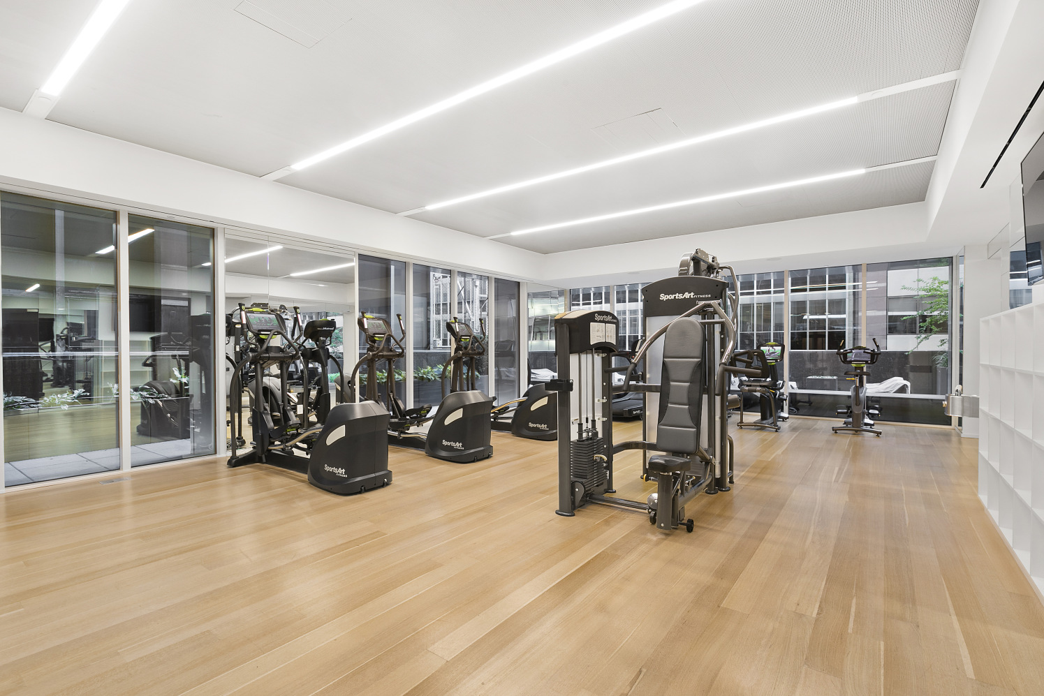 135 West 52nd Street, Unit PH1 Manhattan, NY 10019 - Photo 24 of 27