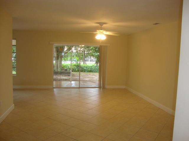 10221 Dolphin Road Miami, FL 33157 - Photo 5 of 11 Gallery Image 5