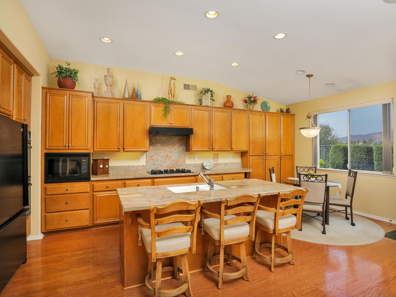 3472 Corte Clarita Carlsbad, CA 92009 - Photo 8 of 24