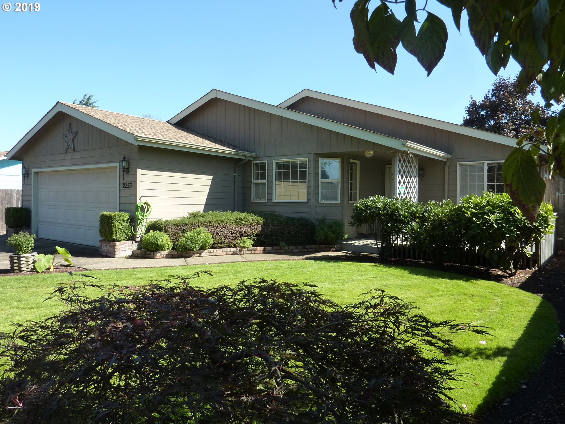 2253 10th Street Springfield, OR 97477 - Photo 1 of 26