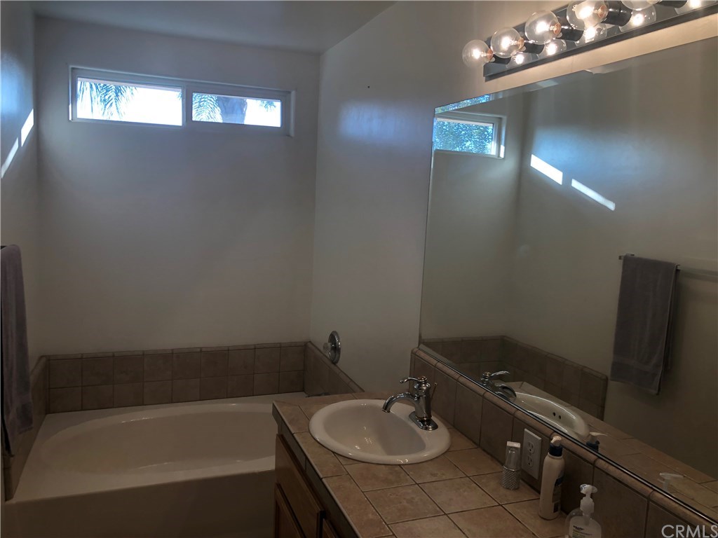 3619 White Sands Drive Bakersfield, CA 93313 - Photo 5 of 9