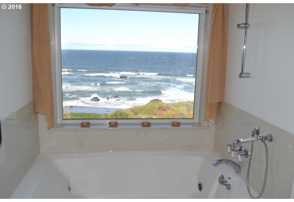 33026 Nesika Road Gold Beach, OR 97444 - Photo 4 of 32