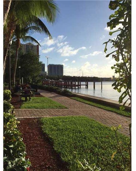 17150 North Bay Road, Unit 2716 Sunny Isles Beach, FL 33160 - Photo 2 of 26