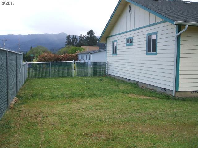 270 Nickel Court Riddle, OR 97469 - Photo 15 of 16