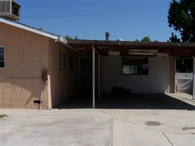 1513 Wilson Road Bakersfield, CA 93304 - Photo 10 of 13 Carport