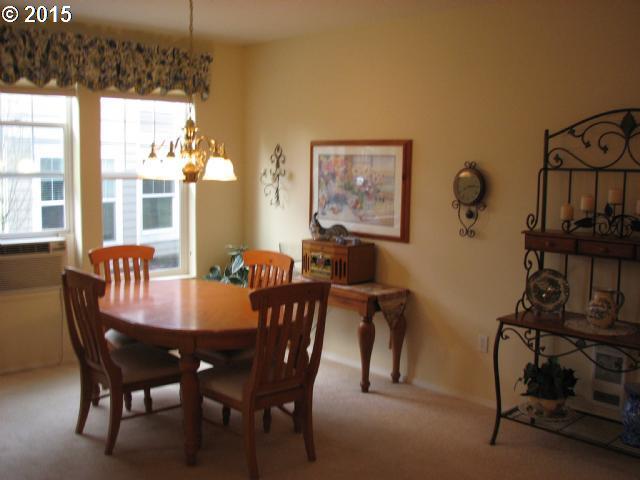 7173 Southwest Manor Way, Unit B Beaverton, OR 97078 - Photo 6 of 13