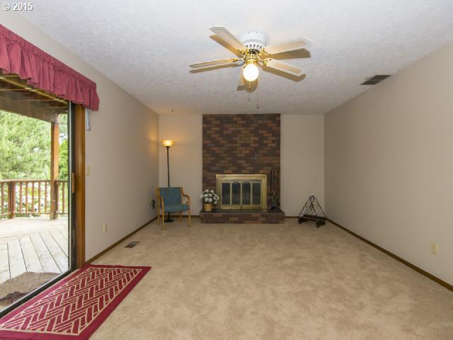 7310 Southwest 187th Place Aloha, OR 97007 - Photo 5 of 16 Gallery Image 5