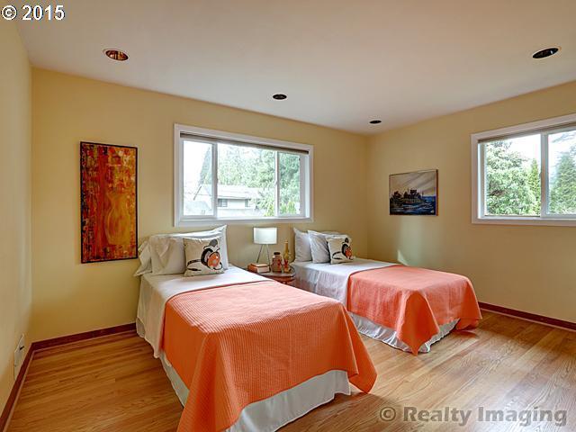 6902 Southwest 65th Avenue Portland, OR 97219 - Photo 13 of 16 Gallery Image 13