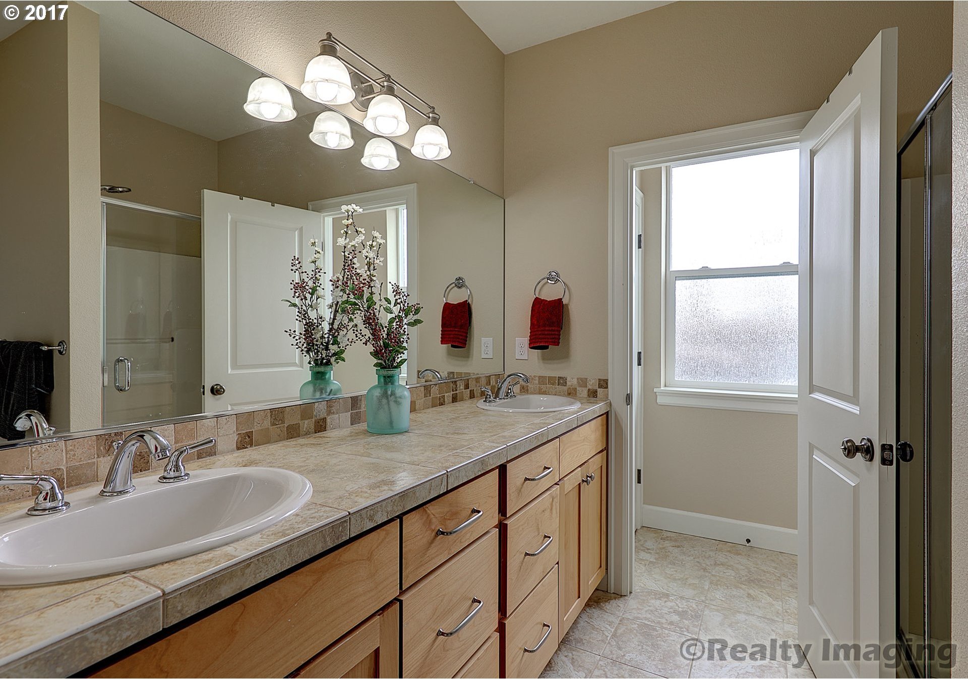 6658 Southwest 23rd Place Portland, OR 97219 - Photo 3 of 15