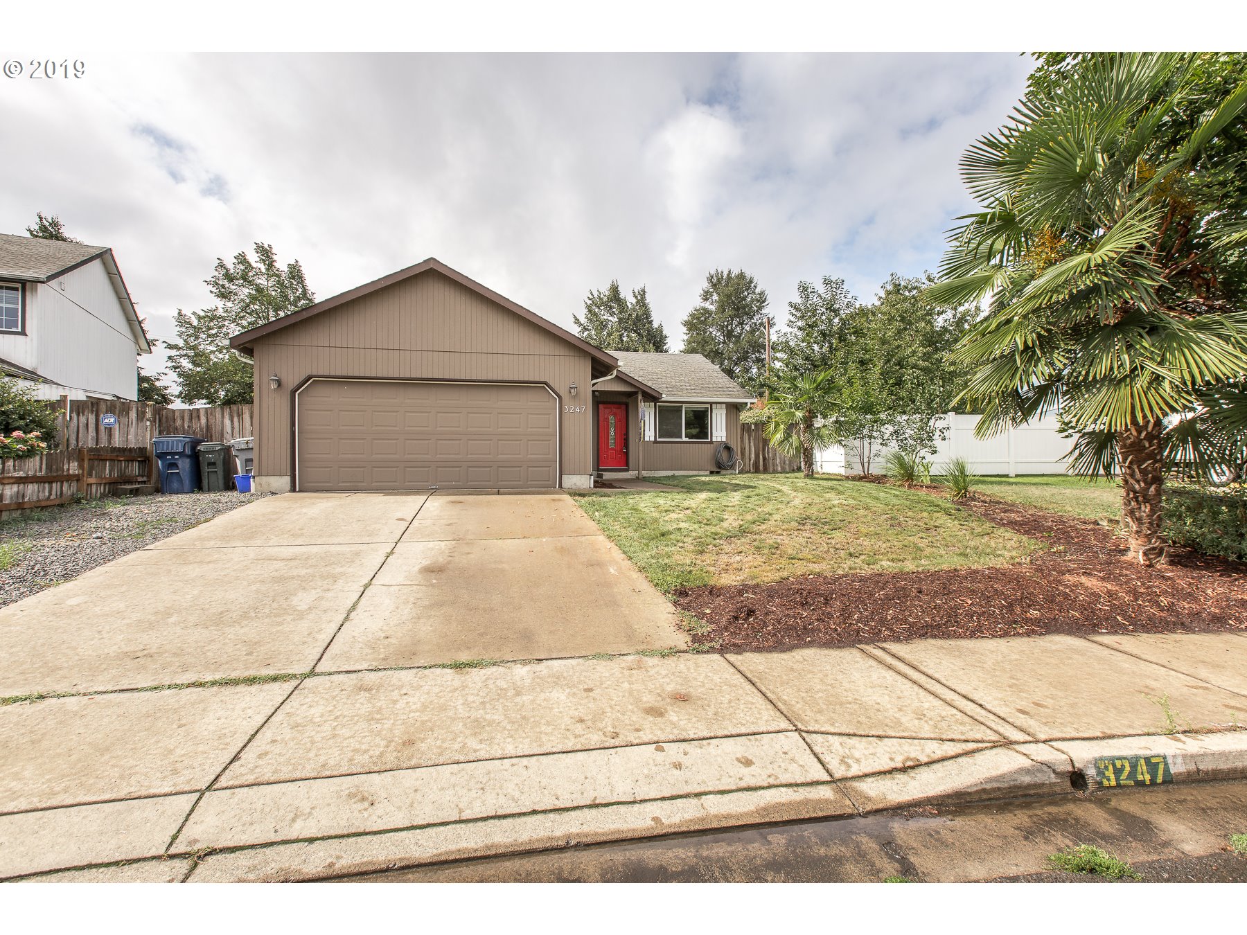 3247 Pinyon Street Springfield, OR 97478 - Photo 2 of 25