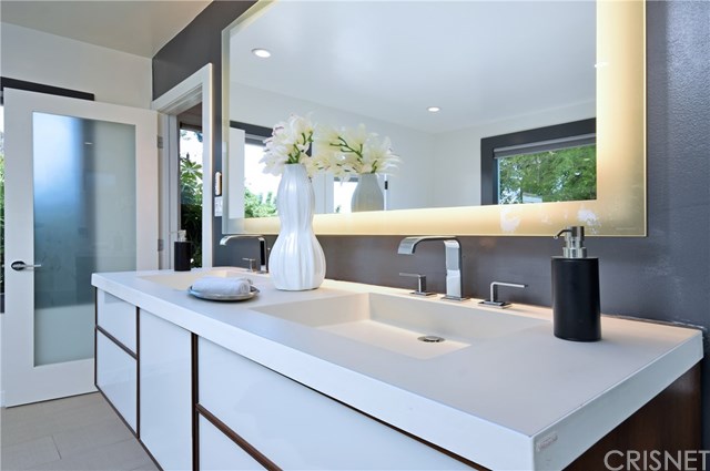 4406 Coronet Drive Encino, CA 91316 - Photo 21 of 44