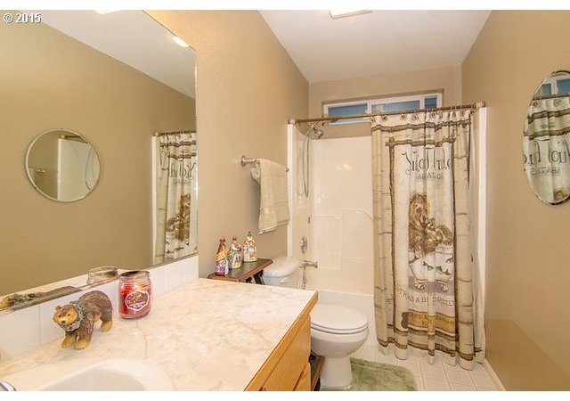 240 Village Drive Winchester, OR 97495 - Photo 3 of 19